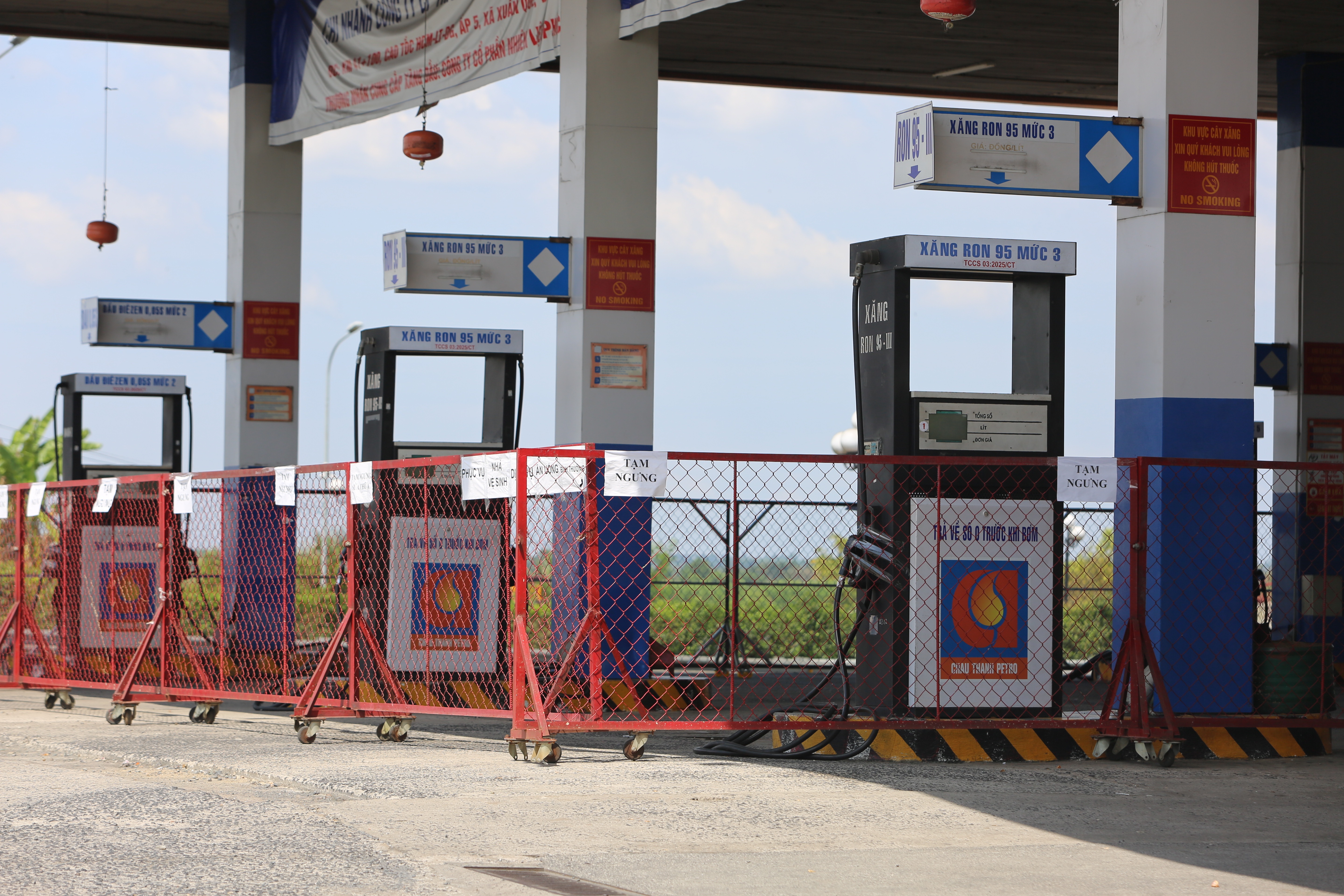 Hơn 400km cao tốc từ TPHCM đi Nha Trang không còn trạm xăng