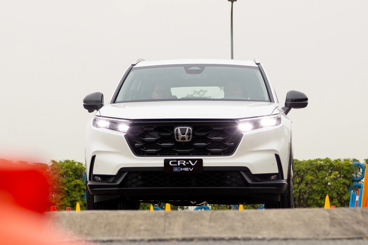 Honda CR-V hybrid lắp ráp trong nước giá từ 1,17 tỷ đồng, bản RS giảm nhẹ