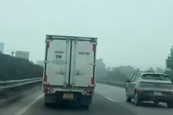 Tài xế bị phạt 7 triệu đồng vì không nhường đường xe ưu tiên