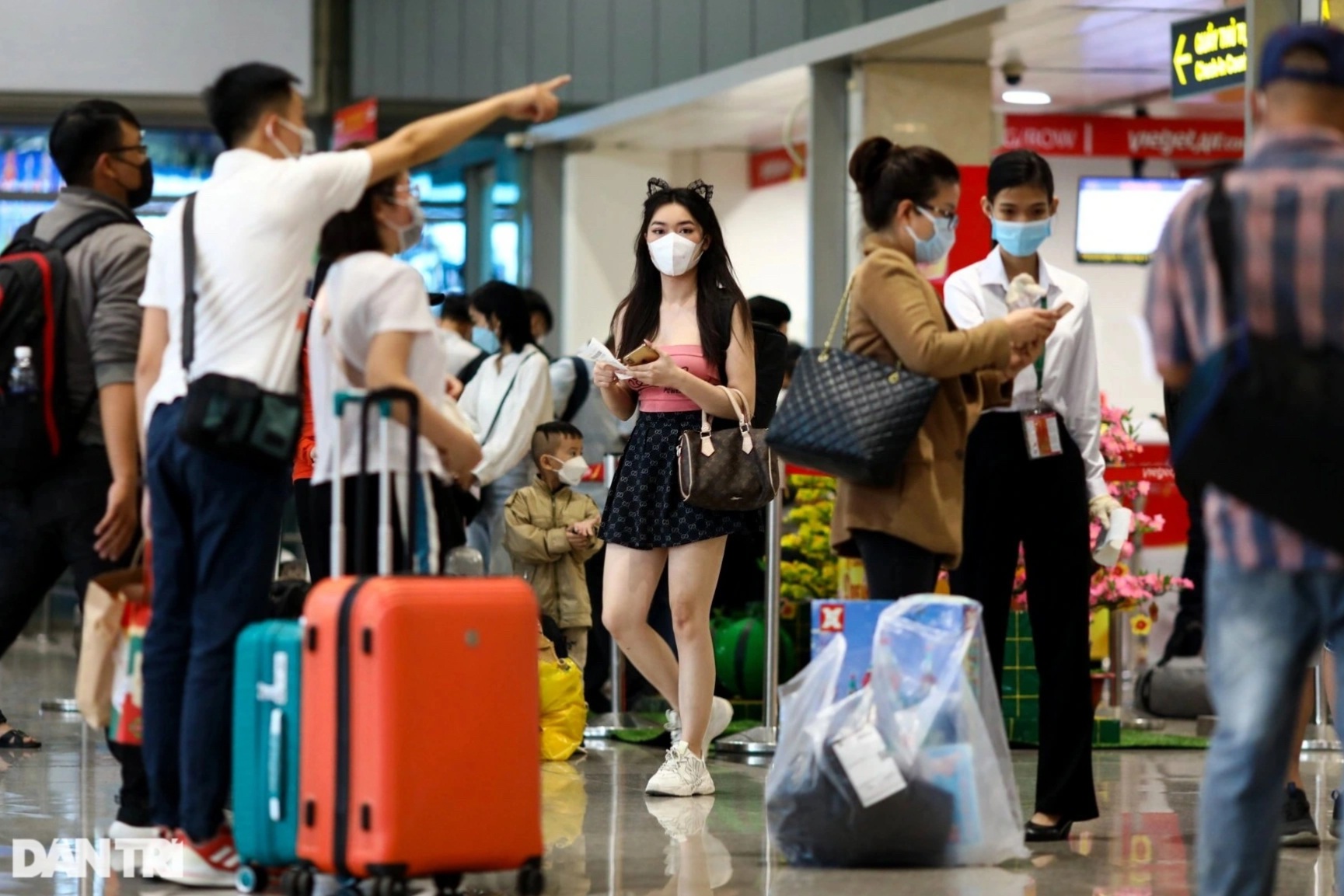 Sân bay Tân Sơn Nhất lập kỷ lục số chuyến bay phục vụ Tết Nguyên đán 2026