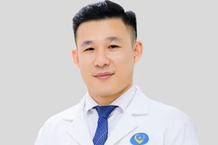 Đau chân do đá bóng, khi nào cần đi khám?