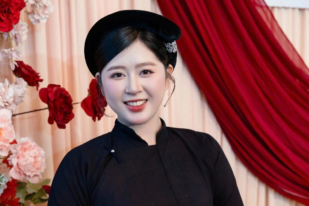 Cô dâu Cao Bằng xinh như hoa hậu, diện áo người Tày ngày cưới gây sốt