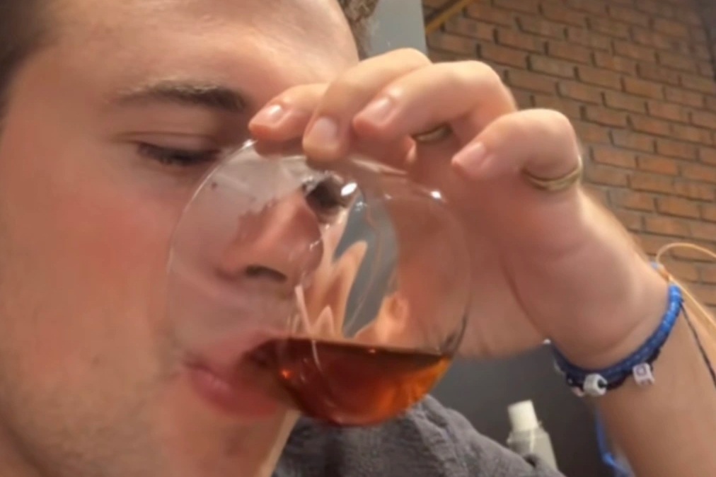 Khách Mỹ ngỡ ngàng khi uống ly cà phê hiếm gần 800.000 đồng tại Việt Nam