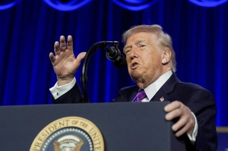 Tổng thống Mỹ nói “48 lãnh đạo Iran thiệt mạng”, 9 tàu chiến bị đánh chìm