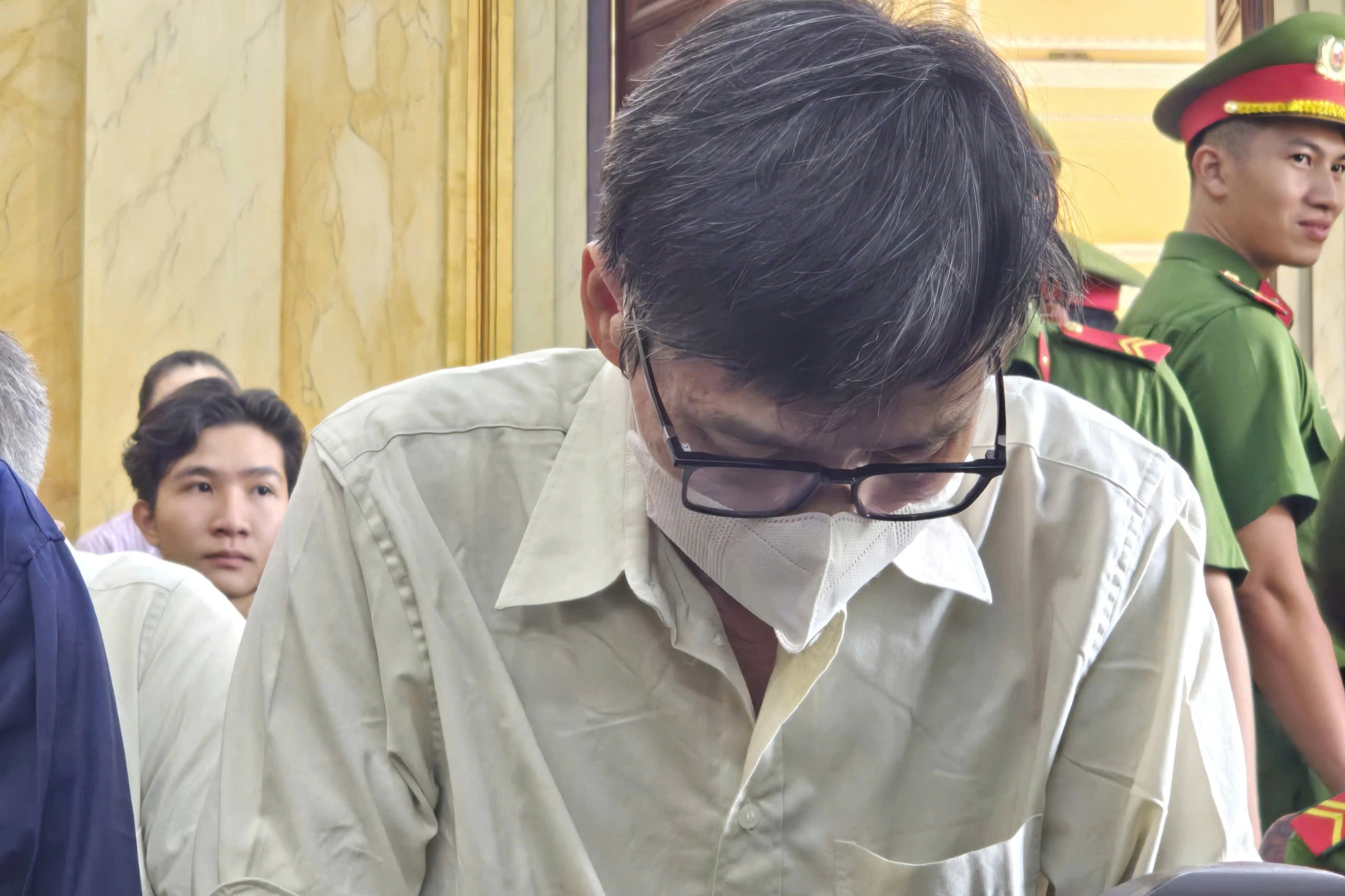 Nhập lậu 116.000 tấn thịt vùng dịch, vợ chồng đại gia ở TPHCM lĩnh án