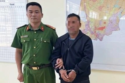 Không cho chồng mua rượu, vợ bị tạt xăng đốt