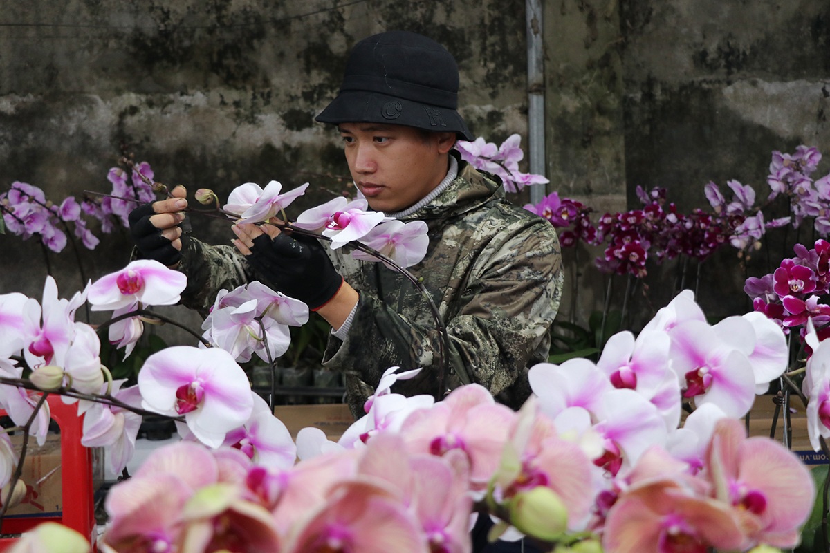 Thợ giỏi 20 ngày kiếm 160 triệu đồng, chủ tiệm chi nửa tỷ mời làm mùa Tết