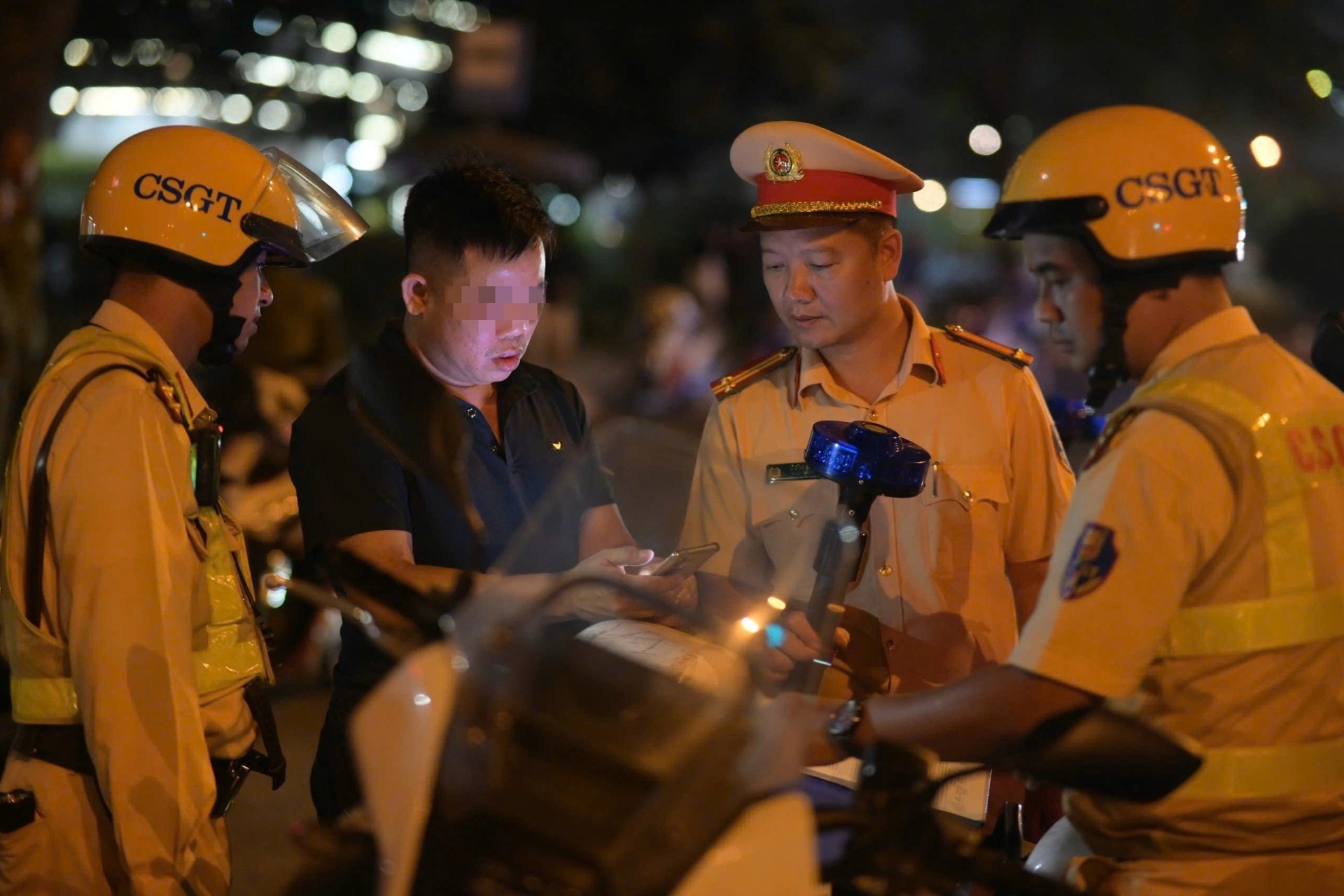 Xử phạt nhiều tài xế xe khách vi phạm giao thông dịp giáp Tết ở TPHCM