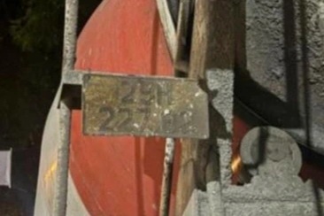 Tài xế xe bồn bị phạt 23 triệu đồng vì để biển số bị xi măng che lấp