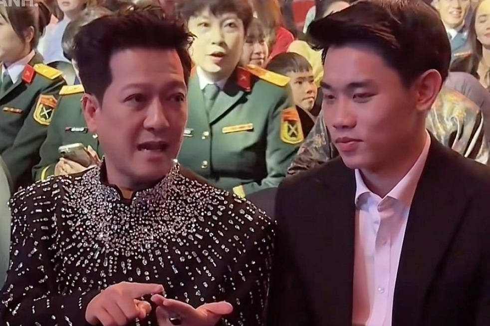Khoảnh khắc Trường Giang khuyên Đình Bắc "bớt tham gia showbiz" gây sốt