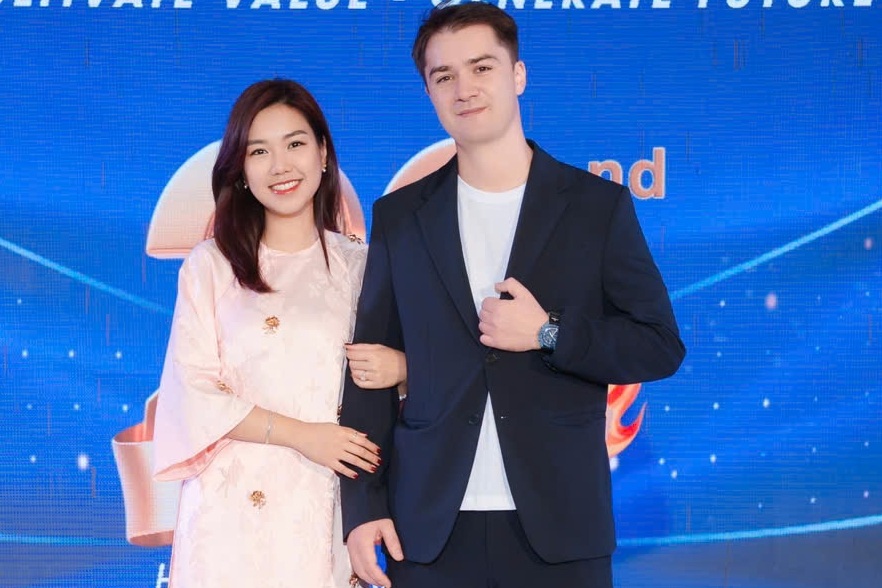 Đạo diễn Pháp tìm nguồn cội quá khứ, gặp được tình yêu trên đất Việt