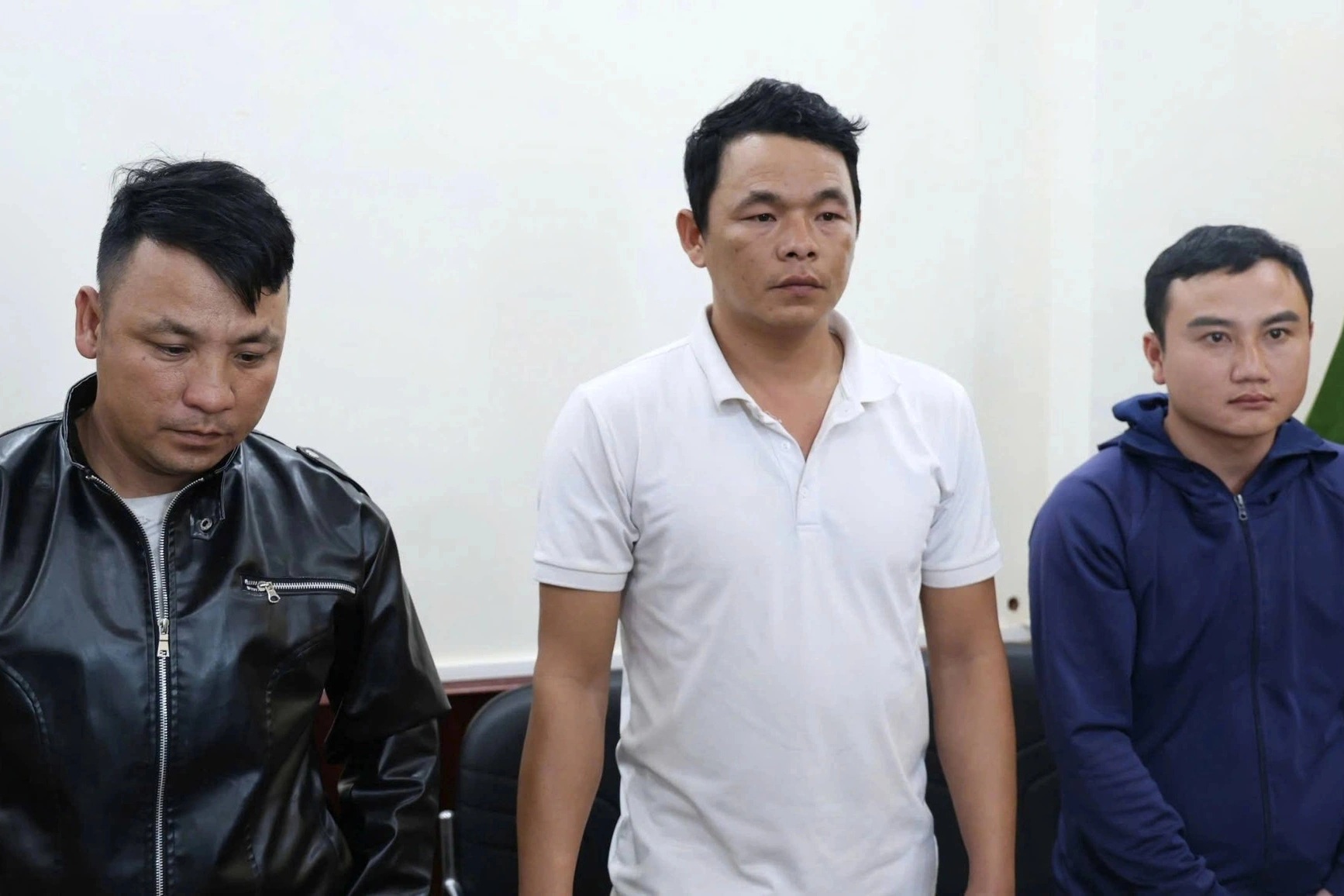 Lập bãi đổ 450 tấn chất thải xây dựng "chui", 3 đối tượng bị khởi tố