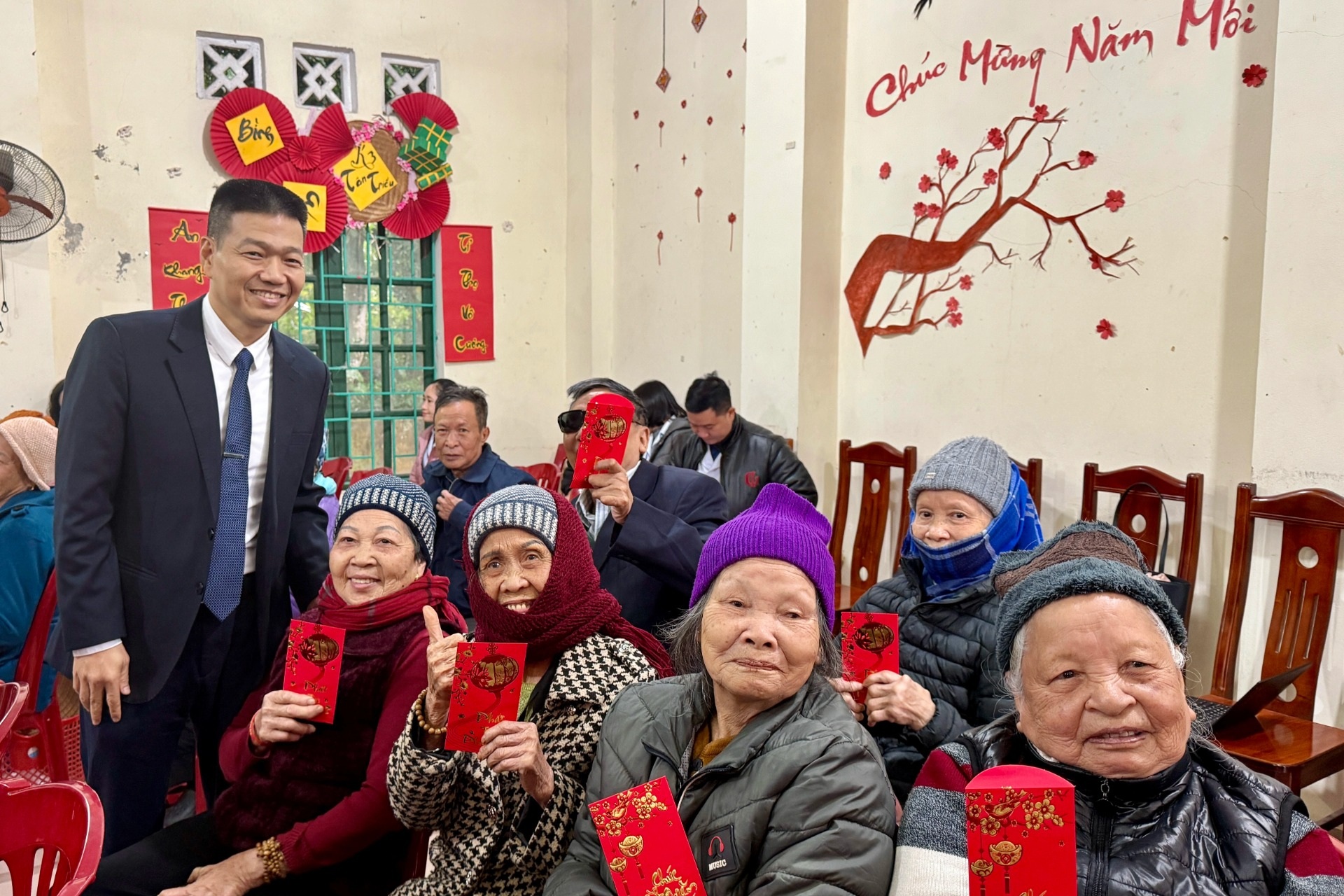 Những nụ cười, niềm hạnh phúc của "người trại phong"