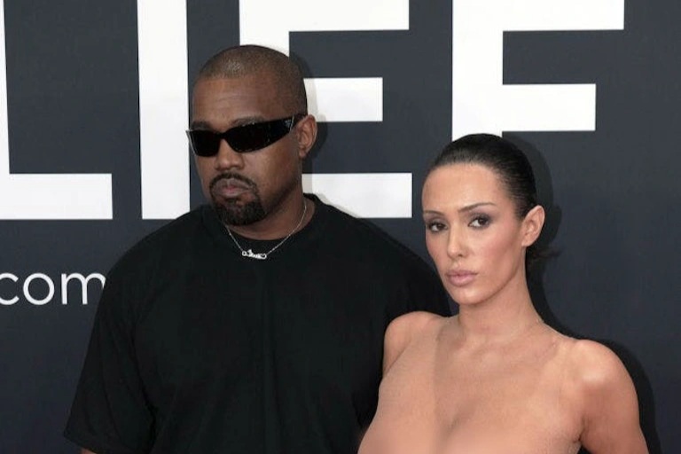 Vợ Kanye West chụp ảnh táo bạo, lần đầu nói về màn cởi đồ sốc tại Grammy