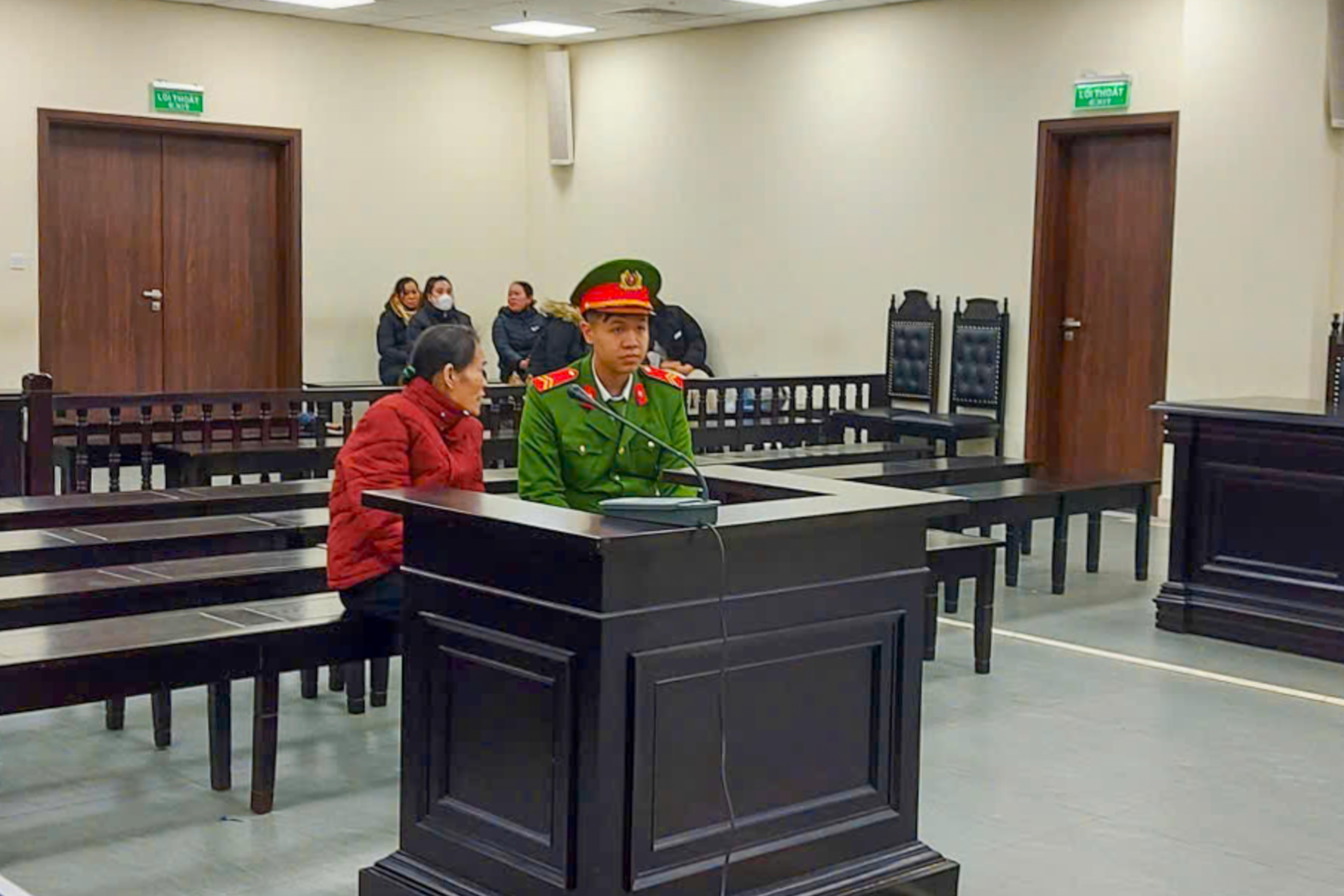 Người phụ nữ 72 tuổi lĩnh 18 năm tù vì mua bán ma túy từ 26 năm trước