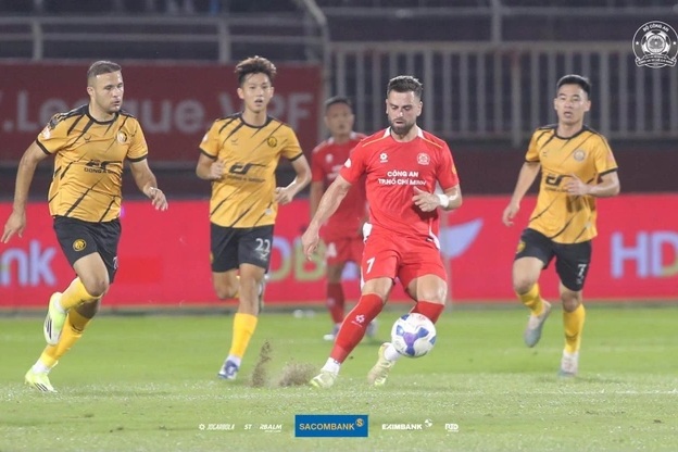 Cầu thủ Lào lập hai siêu phẩm bàn thắng tại V-League