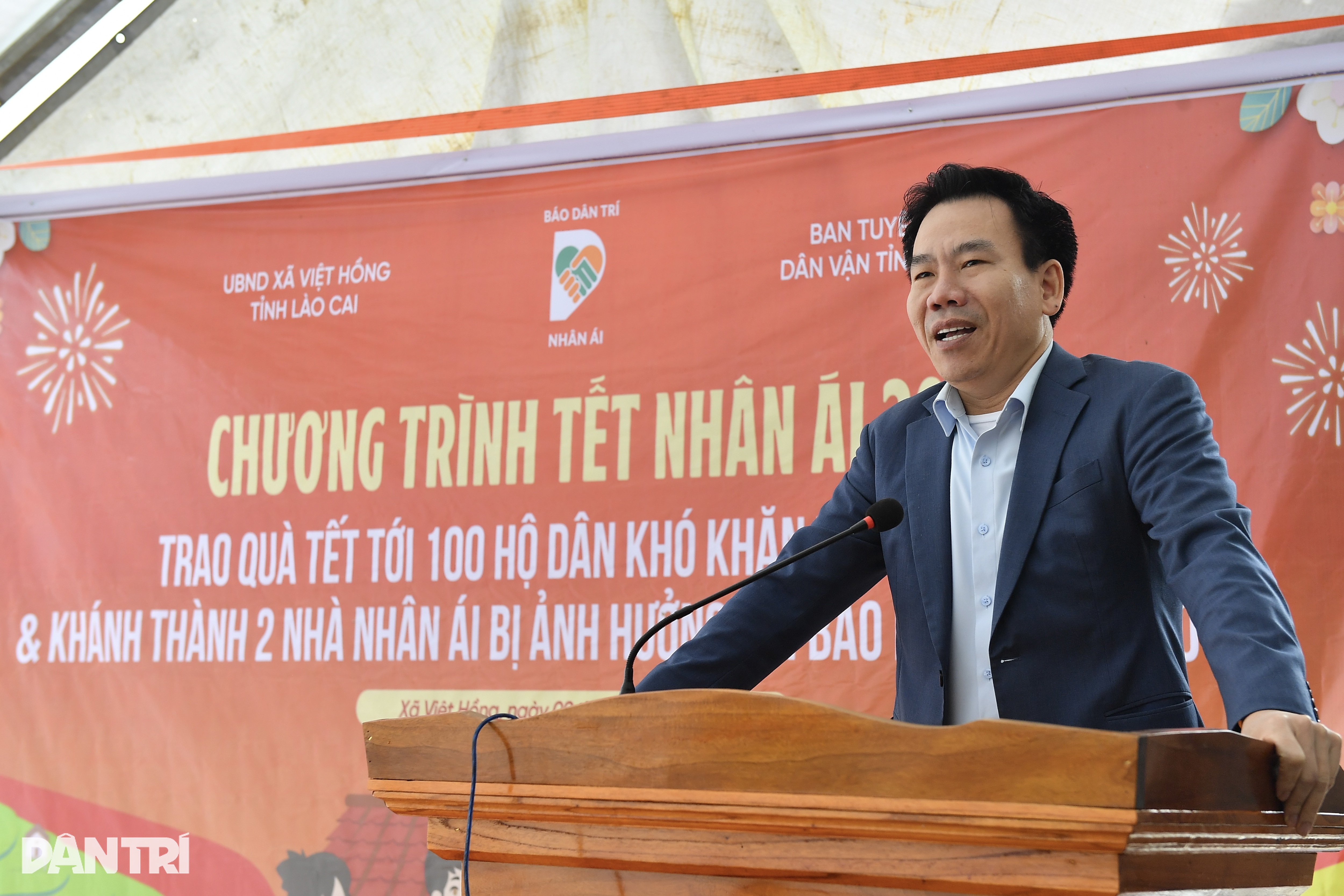 Dantri inaugurates two homes, delivers Tet gifts in Lao Cai - 3