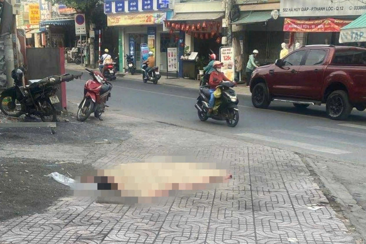 Tài xế tử vong khi giao hàng Tết ở TPHCM