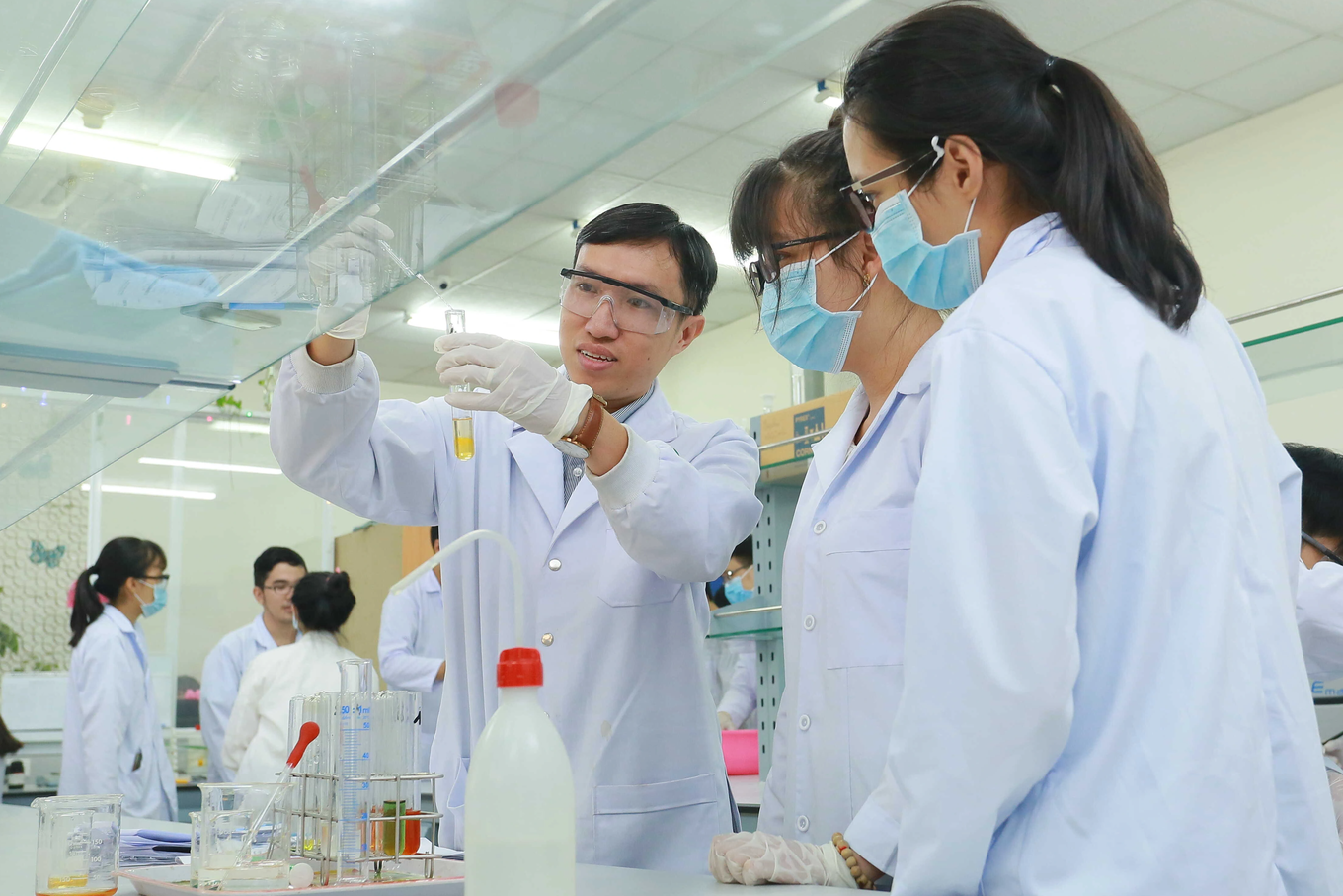 Khi trường đại học “làm thuê” cho doanh nghiệp