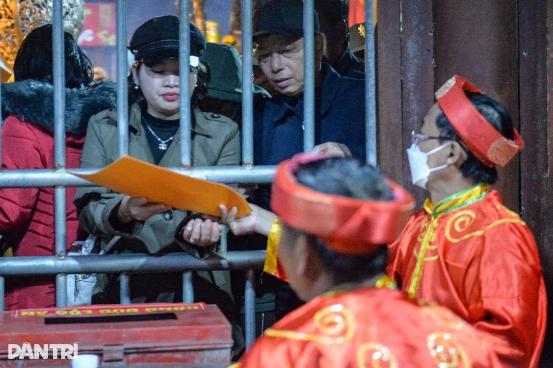 Phát ấn đền Trần Ninh Bình từ 2h ngày Rằm tháng Giêng
