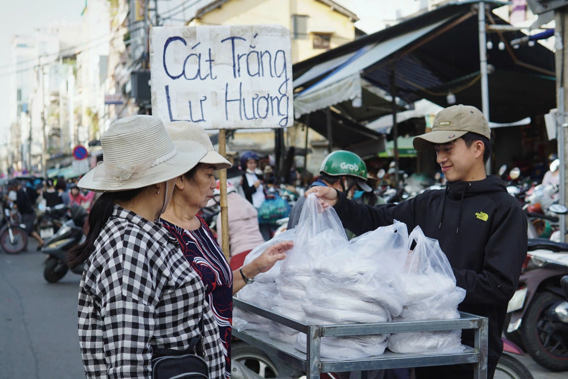 Nghề đơn giản nhưng thu nhập khá ngày cuối năm ở Đà Nẵng