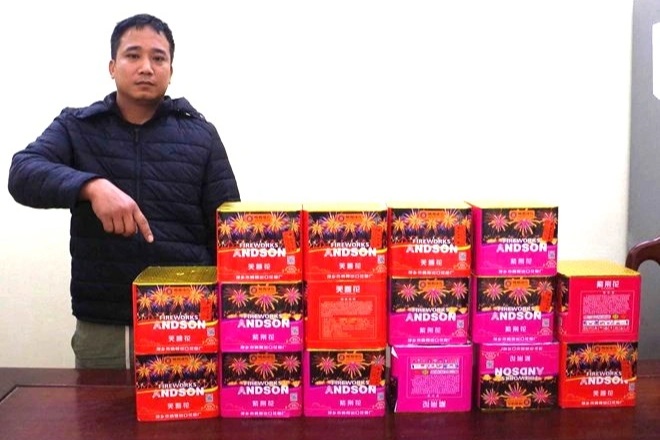 Tài xế xe container mua pháo trên mạng bán kiếm lời