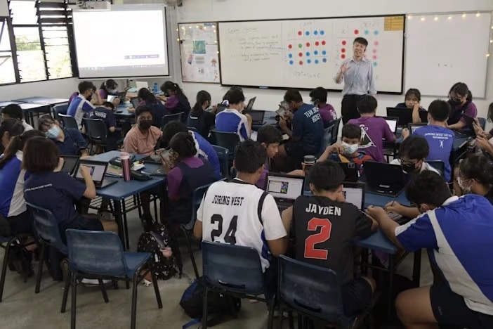 Giờ giải lao nhộn nhịp hơn nhờ lệnh cấm học sinh sử dụng điện thoại