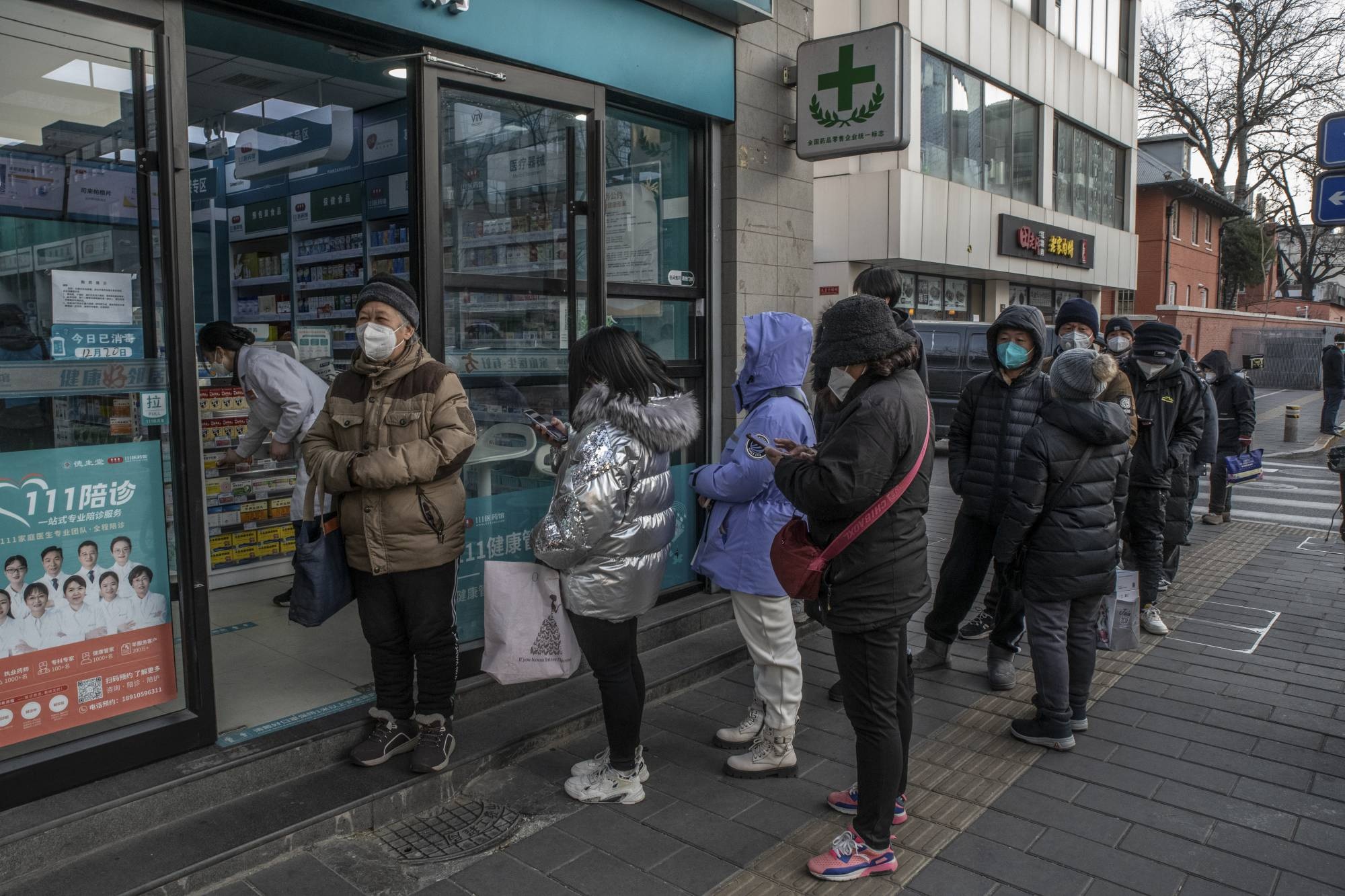 Lý do người dân Trung Quốc đổ xô mua nhiệt kế thủy ngân