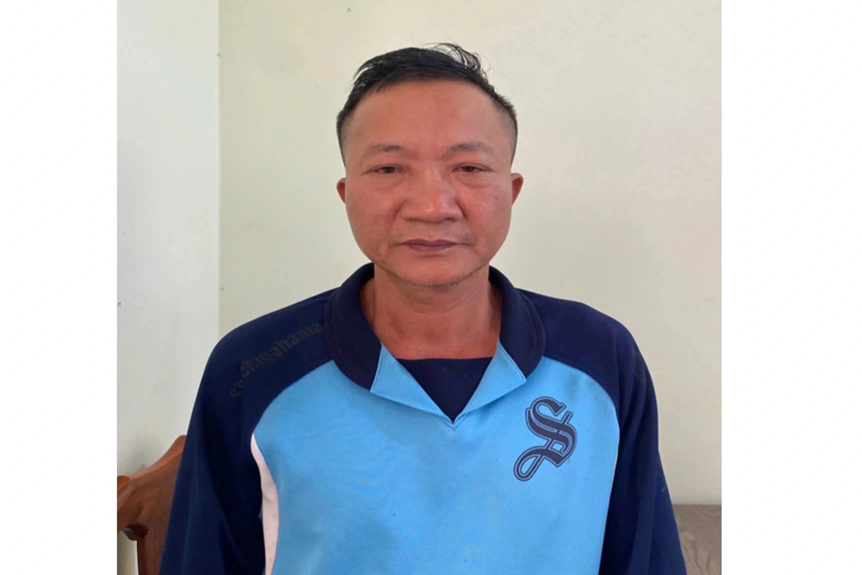 Kẻ trốn truy nã 34 năm sa lưới, làng xóm ngỡ ngàng về "thợ mộc hiền lành"