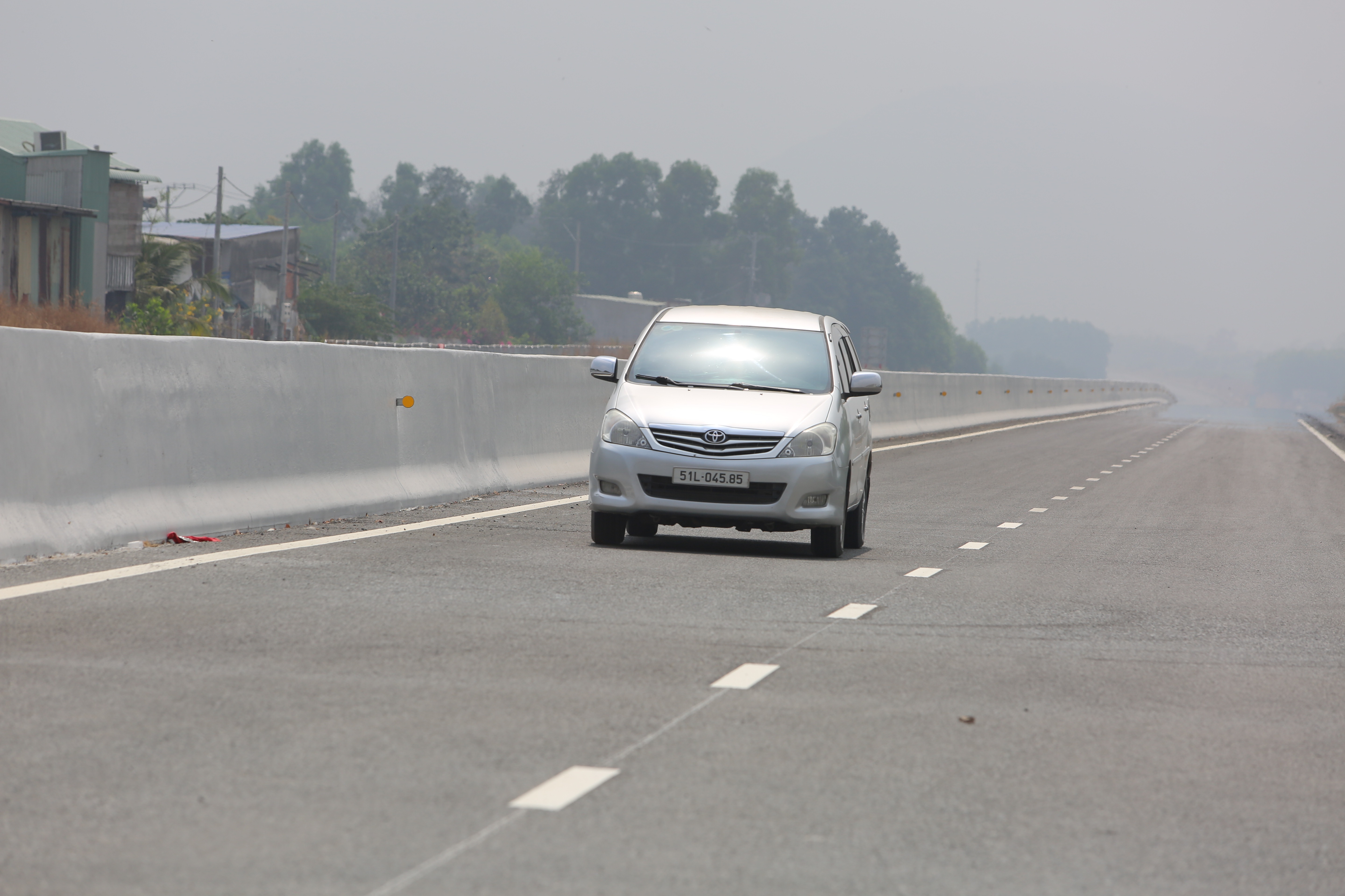 Tài xế bất chấp nguy hiểm, lái xe vào cao tốc Biên Hòa - Vũng Tàu