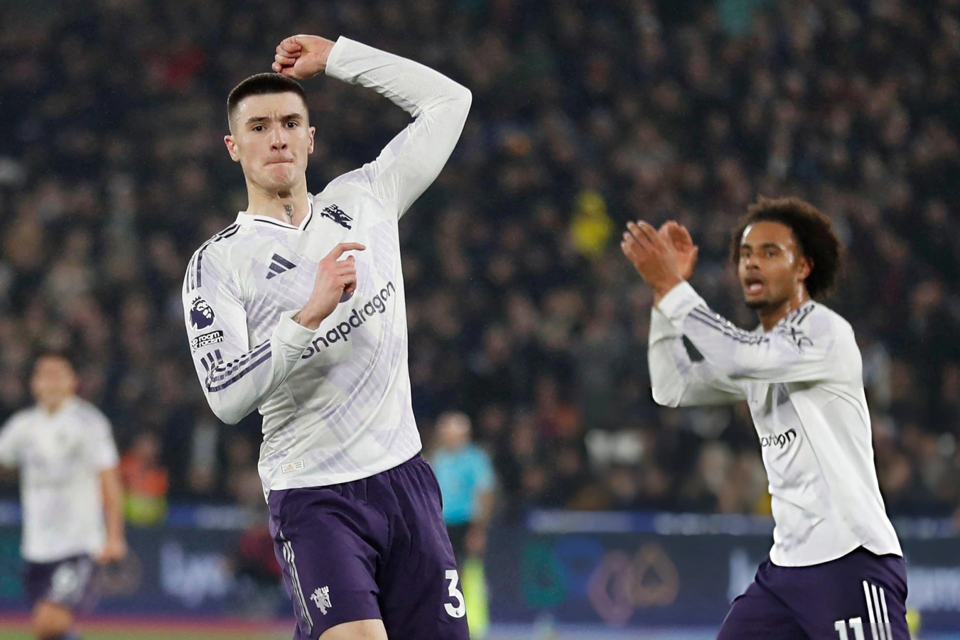 Sesko tỏa sáng phút bù giờ giúp Man Utd thoát thua West Ham