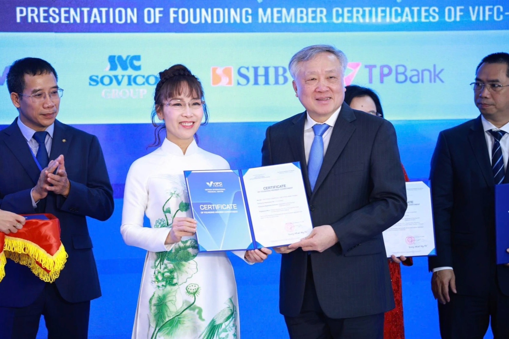 Ra mắt Trung tâm Tài chính quốc tế: Một tháng huy động hơn 9 tỷ USD vốn