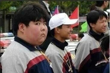 Cậu bé Trung Quốc nổi tiếng châu Á vì một bức ảnh 20 năm trước, giờ ra sao?