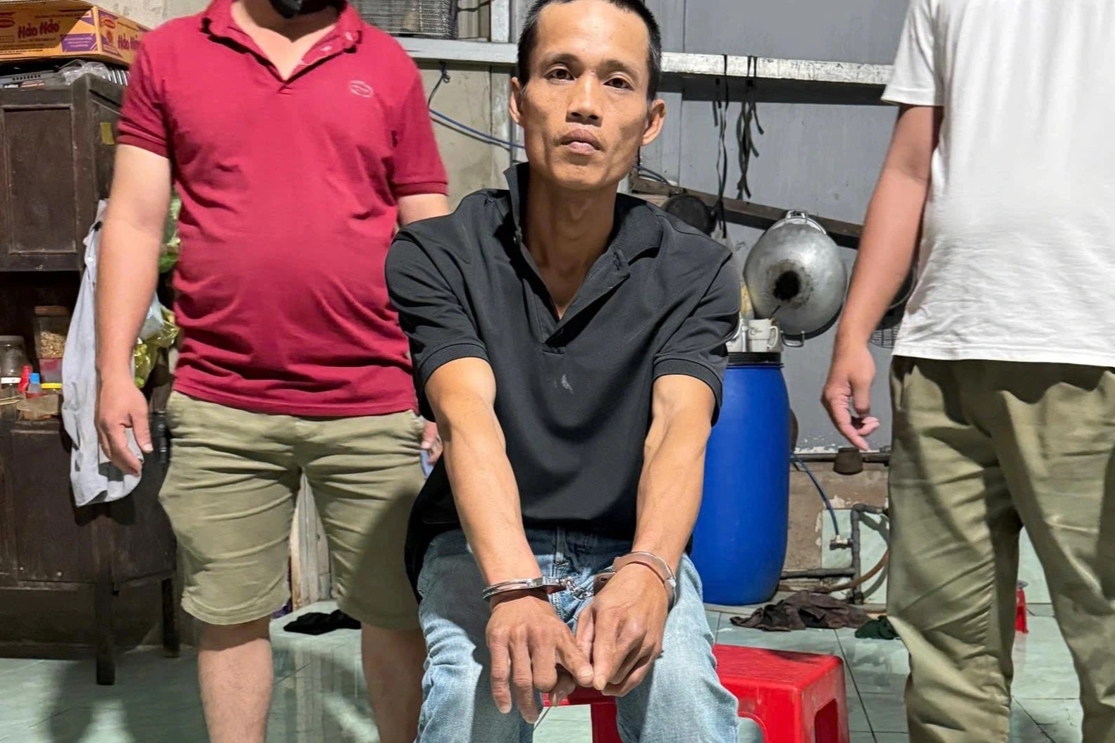 Vào tiệm vàng cướp giật rồi bán lấy tiền mua ma túy ở TPHCM