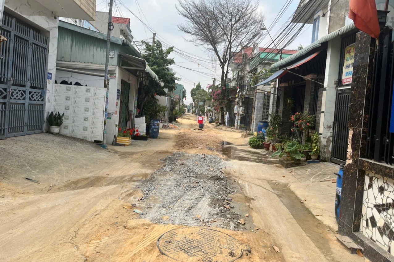 Phường Tân Đông Hiệp nêu lý do hẻm bị đào dở dang dịp Tết ở TPHCM