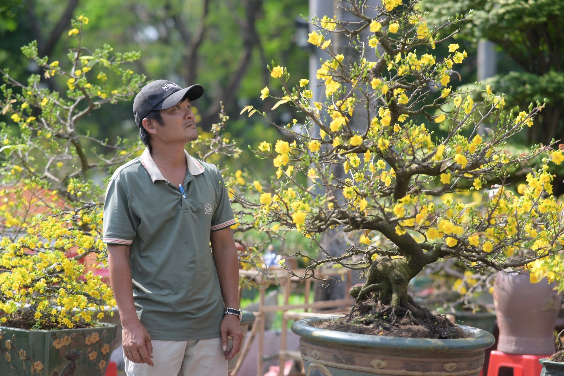 Bán mai ế, tiểu thương bất ngờ được người dân TPHCM ủng hộ