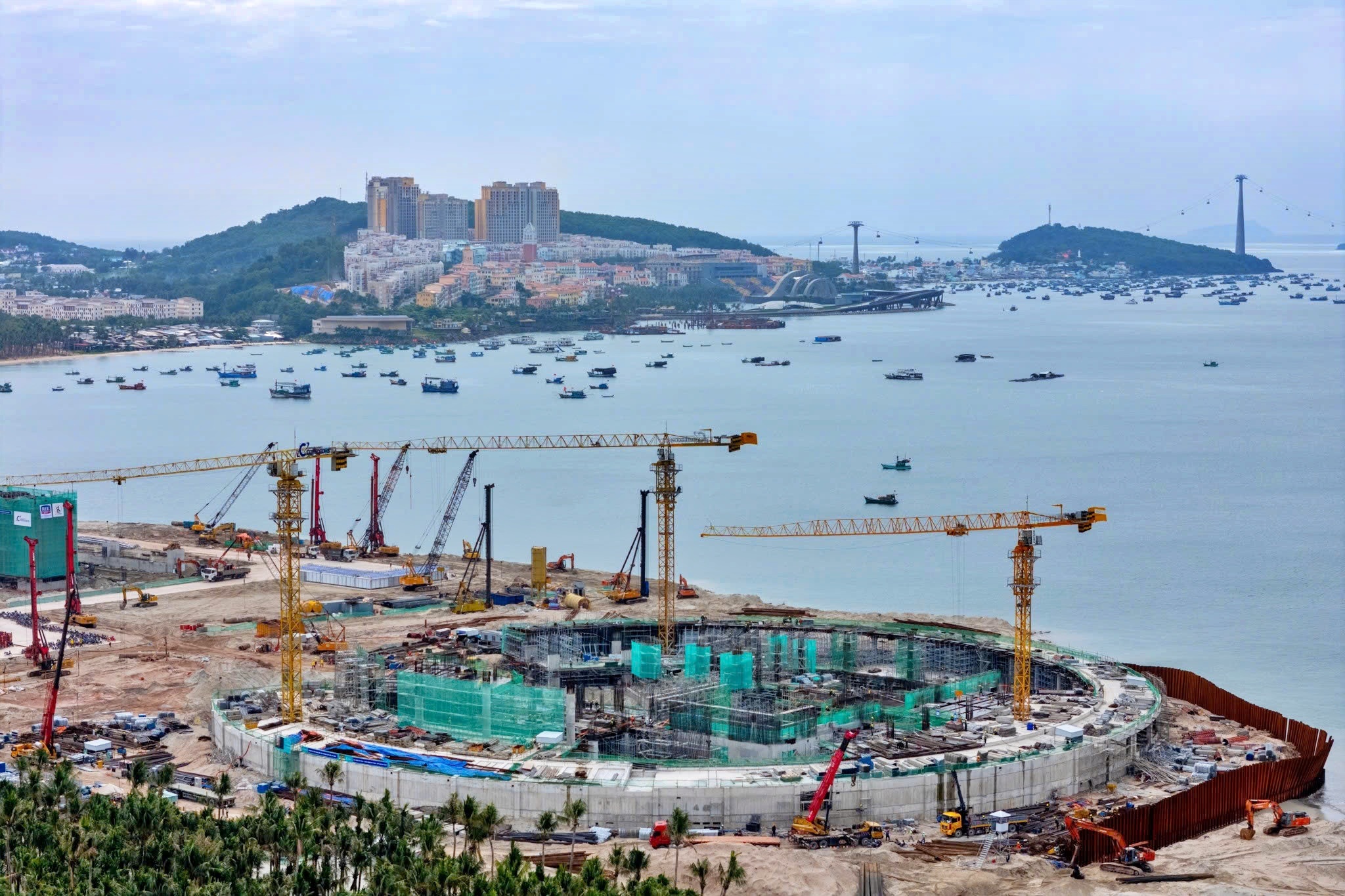 Hơn 6.000 công nhân bám công trường xuyên Tết vì mục tiêu APEC 2027