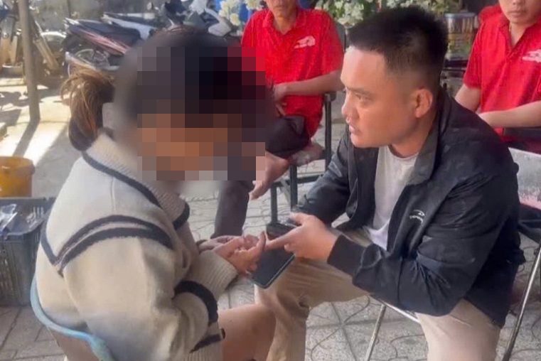 Người phụ nữ gửi tin cầu cứu công an việc bị "bắt cóc trên xe khách"