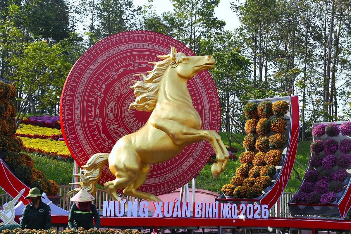 Linh vật ngựa ở Nghệ An được khen "chăm tập gym"