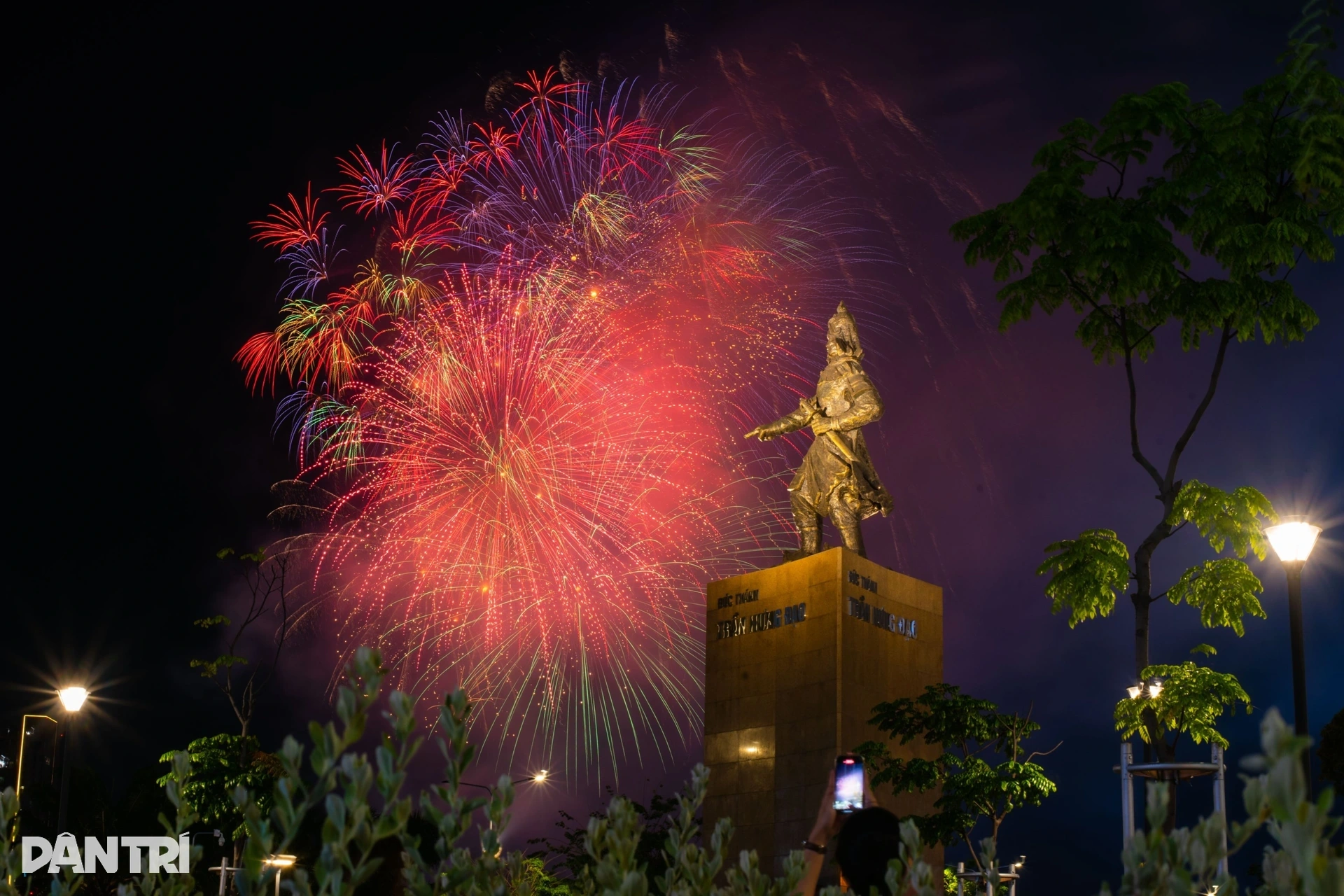 TPHCM cấm nhiều tuyến đường để bắn pháo hoa Tết Bính Ngọ