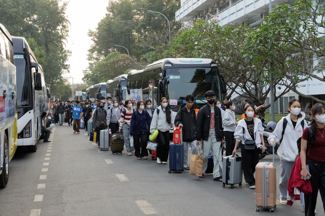 Xúc động những chuyến xe "0 đồng" đưa nghìn người về quê đón Tết