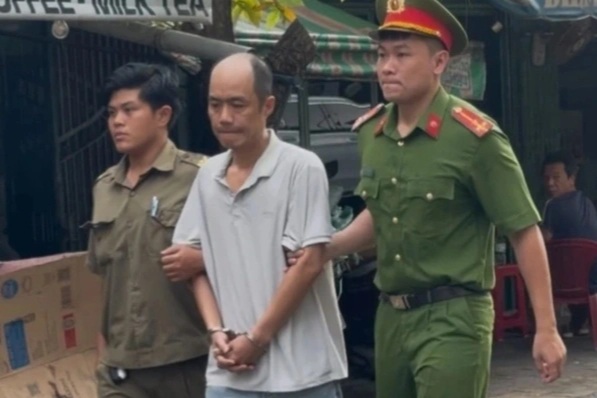 Bắt giam 2 tài xế đánh nhau sau va chạm xe ở TPHCM