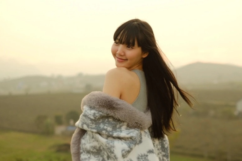 Nhan sắc nữ chính 18 tuổi từng gây tranh cãi khi đóng phim Tết Trường Giang