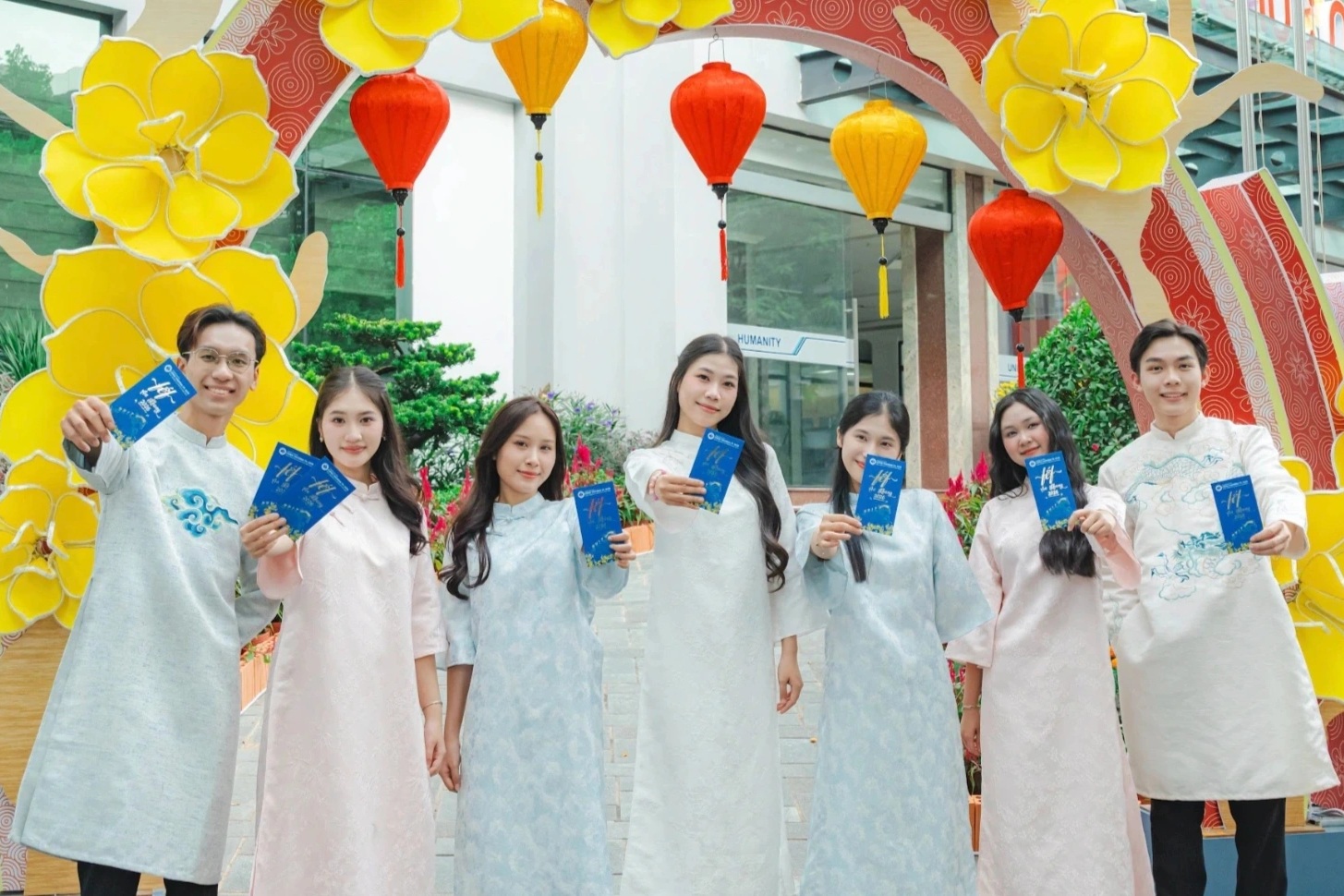 "Cảm giác lạ" của sinh viên khi nhận lì xì ngày Tết