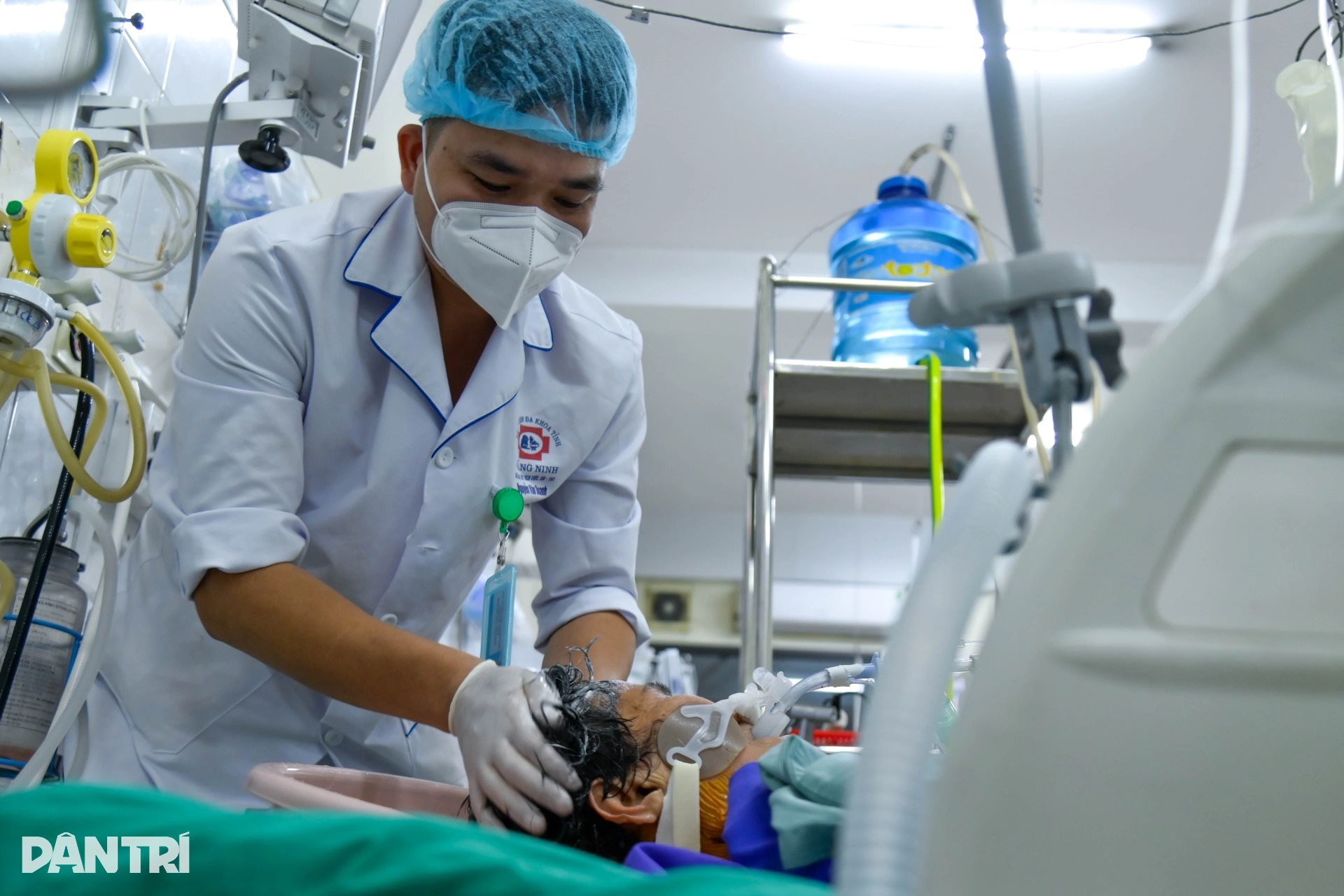 Ngày Tết trong khoa hồi sức: Người bệnh được gội đầu đón năm mới