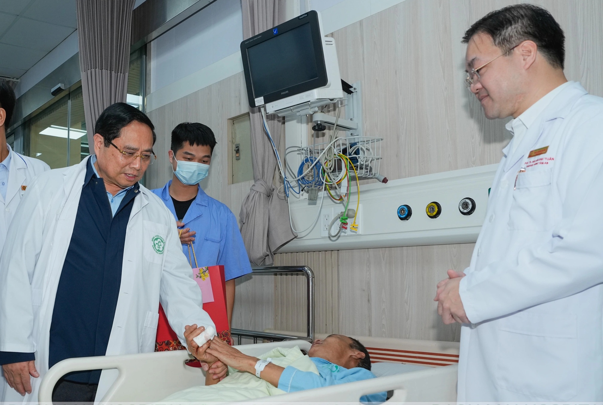 Thủ tướng: Bệnh viện tuyến cuối là niềm hy vọng lớn nhất của người bệnh