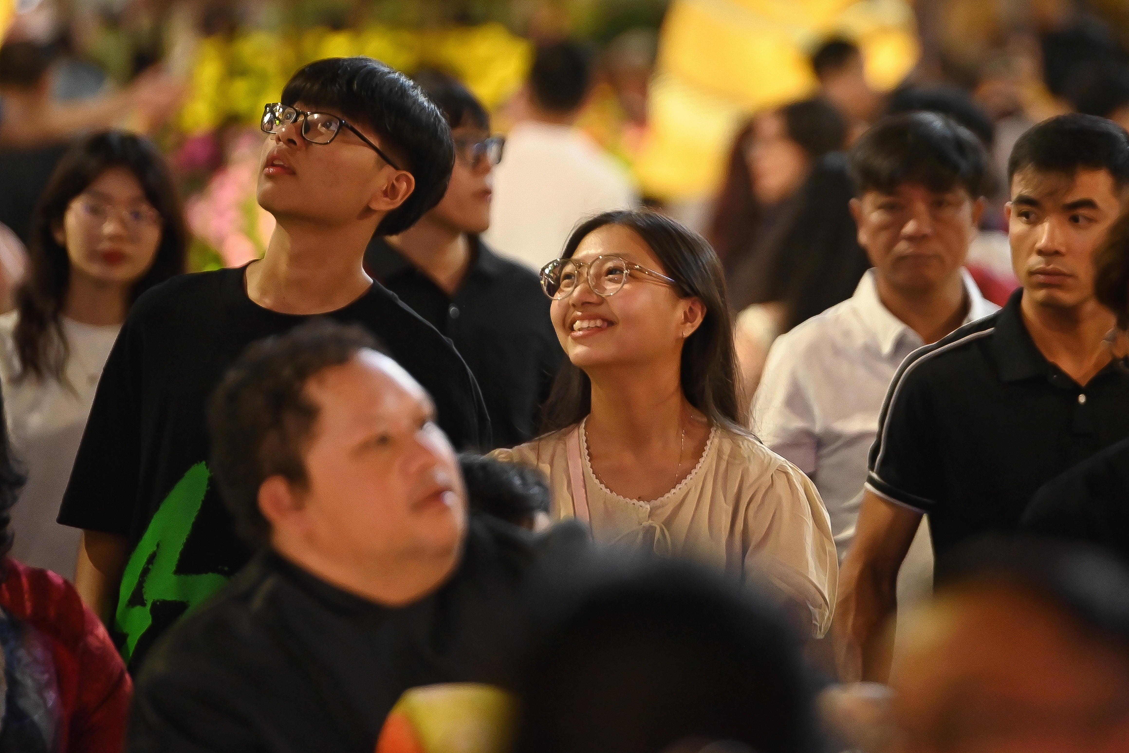 Biển người đổ về trung tâm TPHCM trước thời khắc giao thừa