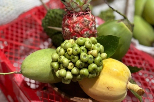 Mâm cúng “cầu vừa đủ xài” hút khách, giá chợ có loại cao hơn siêu thị