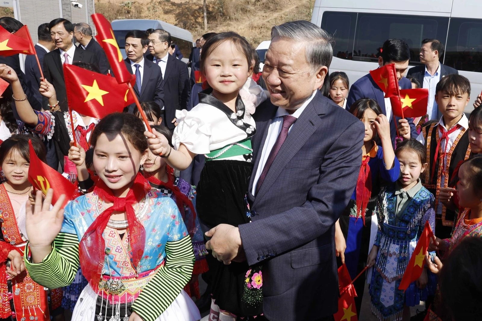 Tổng Bí thư: "Mục tiêu của Đảng là nâng cao đời sống Nhân dân"