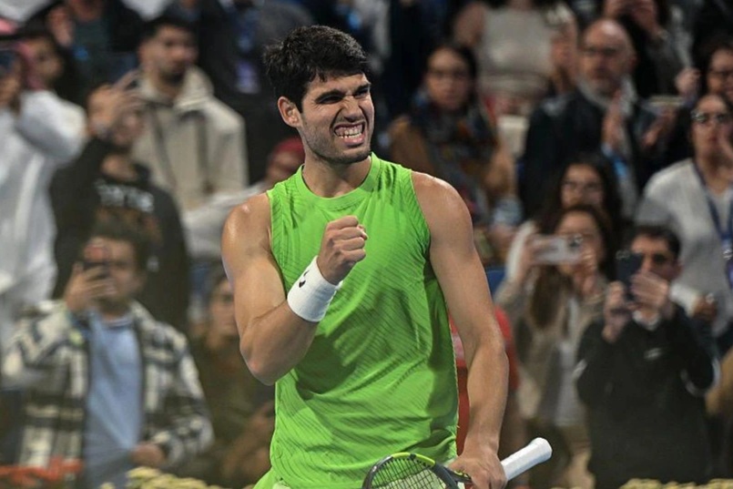 Carlos Alcaraz giành chiến thắng vất vả ở Qatar Open 2026